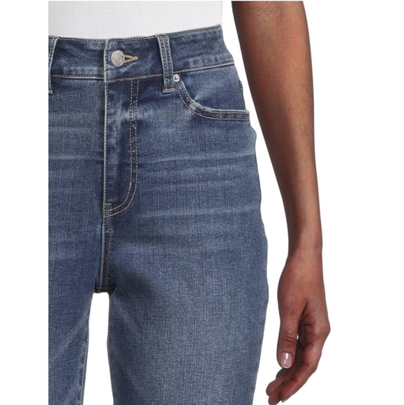 Time AND Tru Women's and Women's Plus High Rise Straight Crop Jean - Picture 4 of 7